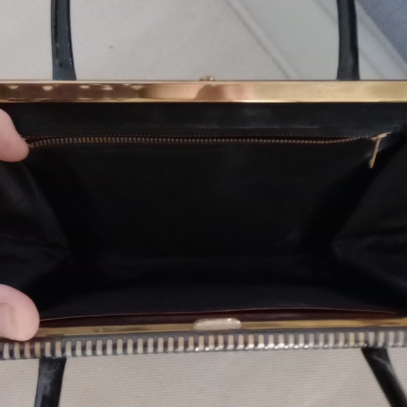 Classic Black Shoulder Bag with Glossy Material and Structured Shape - Picture 7 of 8